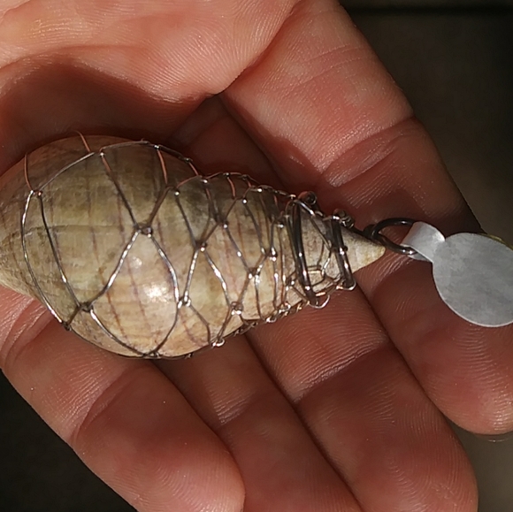 Handmade Shell Pendant - Picture 4 of 4